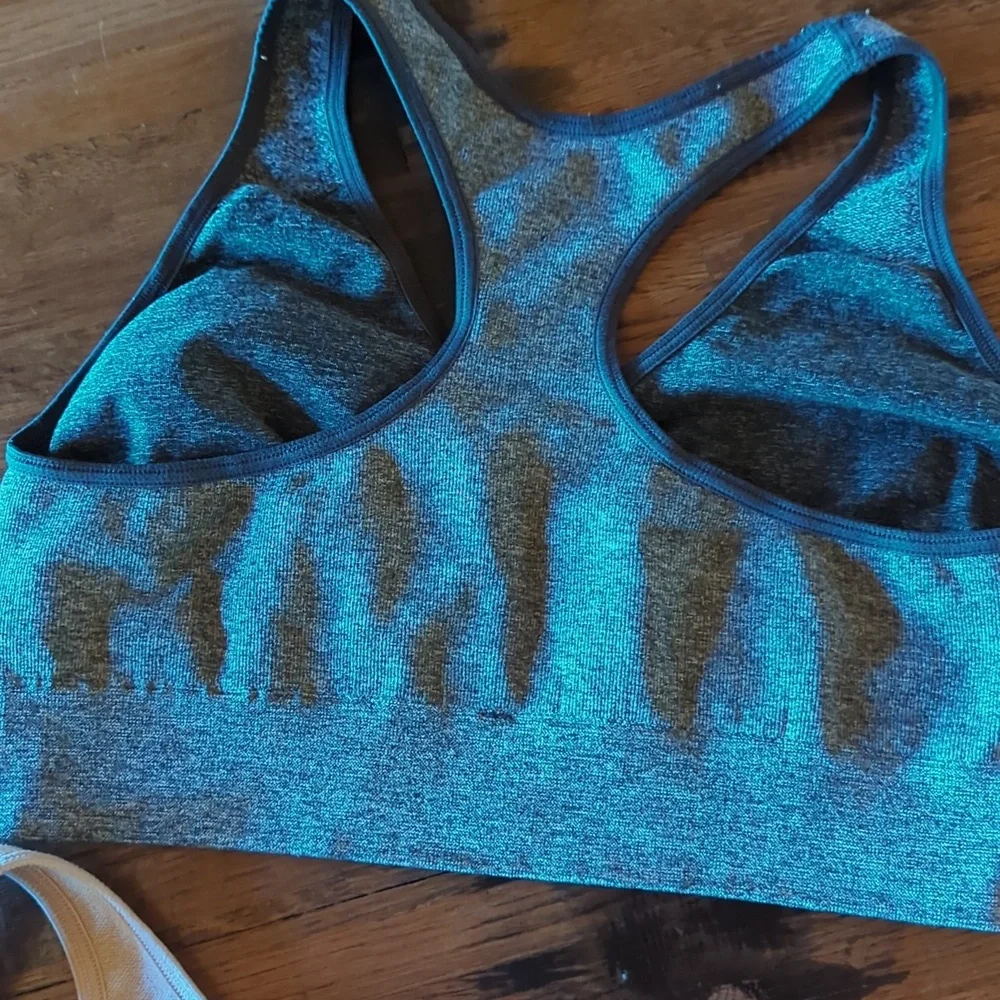 Pair of Hanes Cozy Racerback Sports/T-shirt Bras. Sz L - Picture 5 of 7